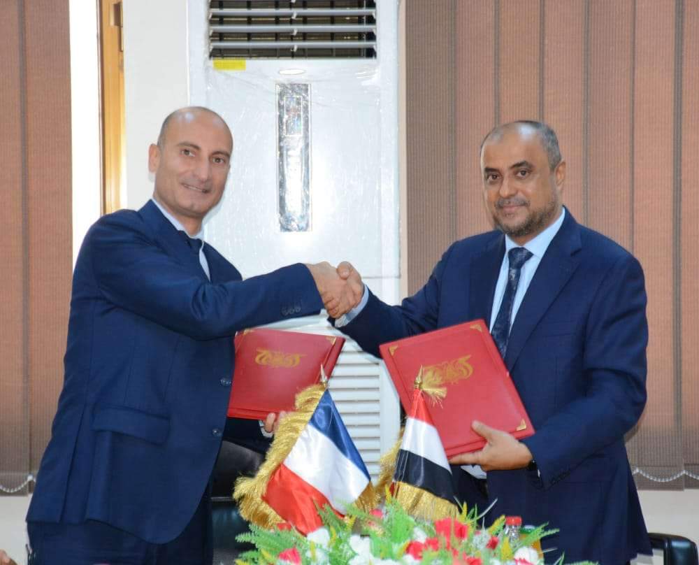 وزير المالية والسفير الفرنسي يوقعان اتفاقية بشأن هذا الأمر