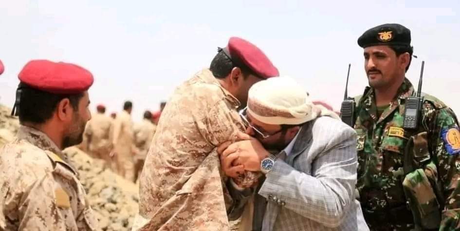 الصحفي يحيى الاحمدي يكتب عن اللواء سلطان العرادة:قائد نبيل، وبطل يستحق التكريم.