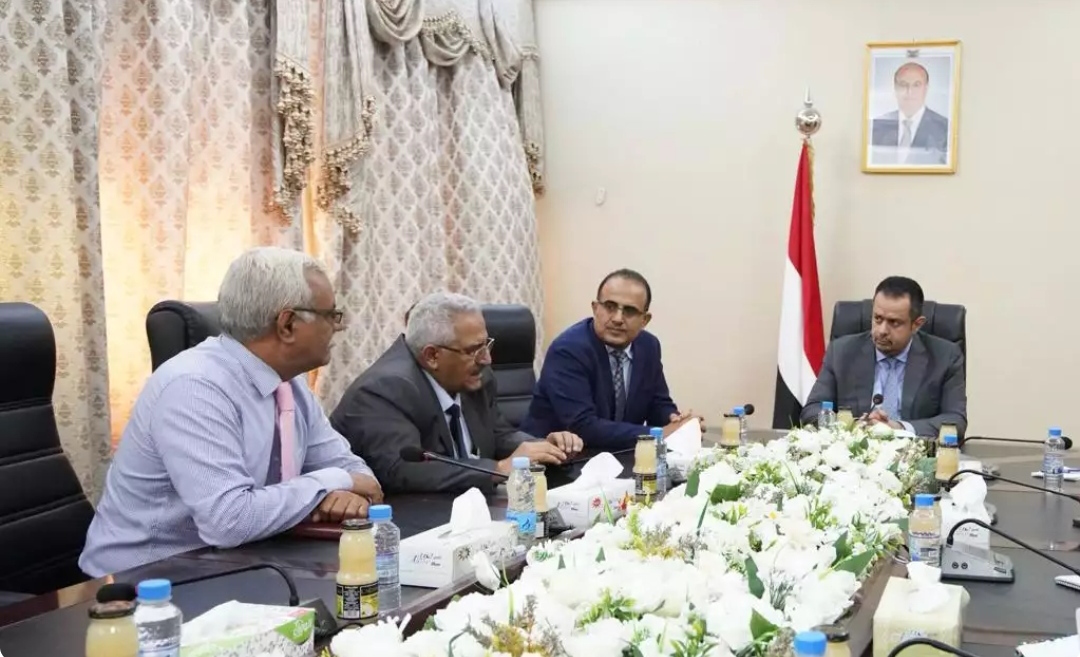 رئيس الحكومة يوجه بتشديد الرقابة على سوق الأدوية وضبط أسعارها