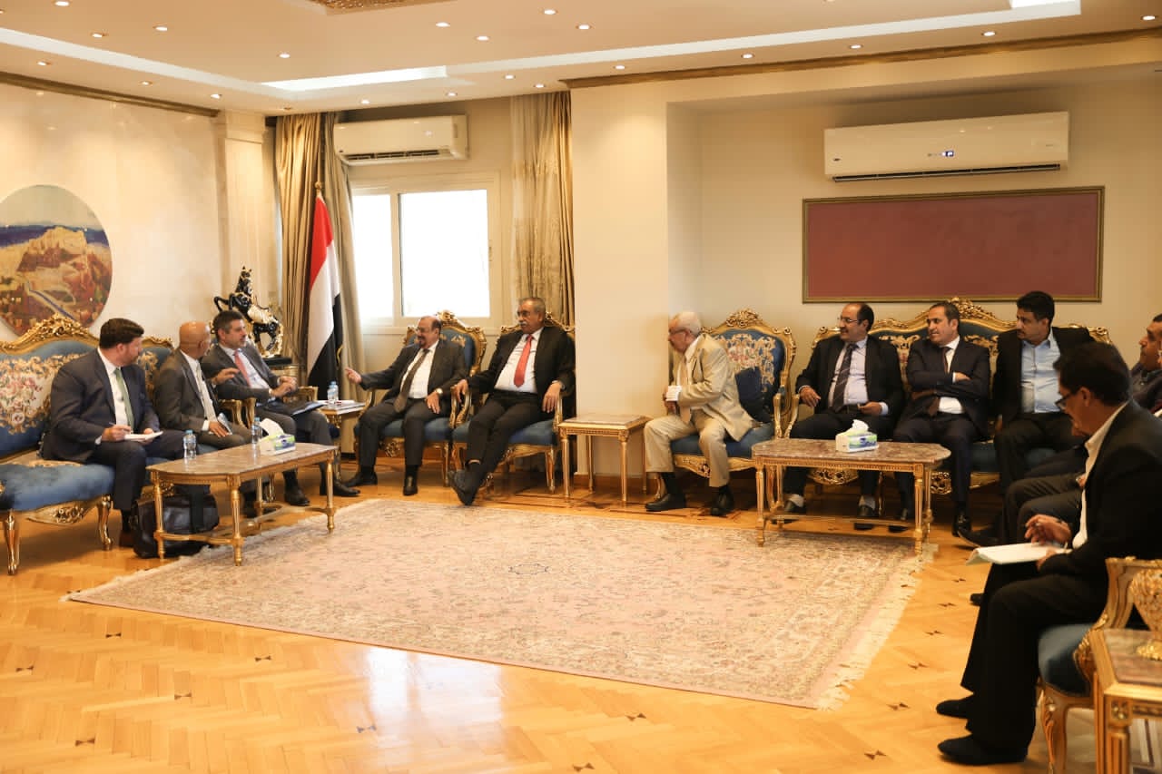 رئيس مجلس النواب يلتقي السفير الأمريكي لدى اليمن