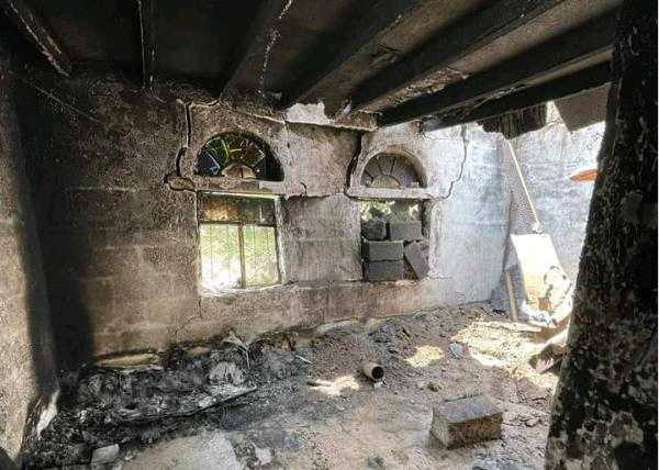 عصابة مسلحة تحرق منزل مواطن في حبيش إب