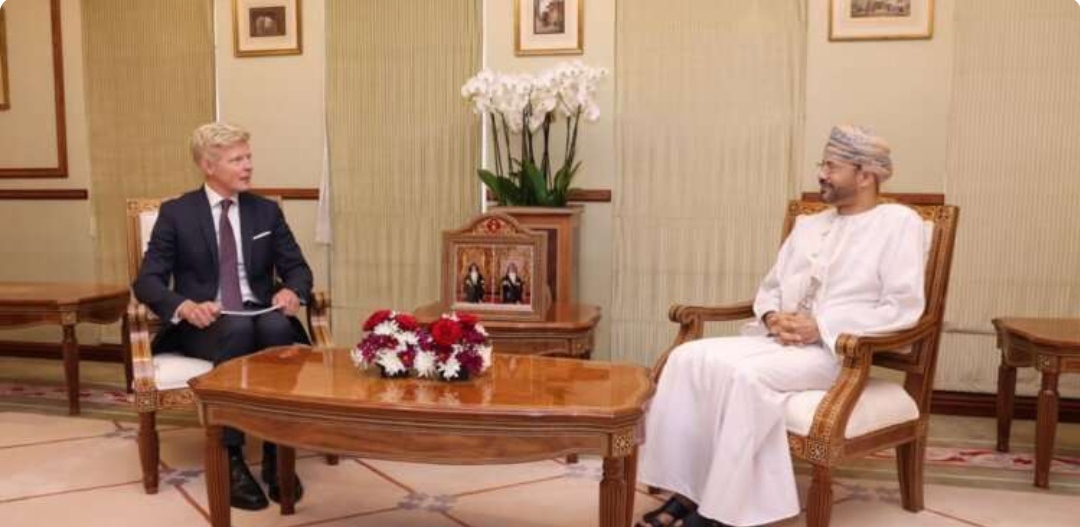 وزير الخارجية العماني يستقبل المبعوث الأممي إلى اليمن