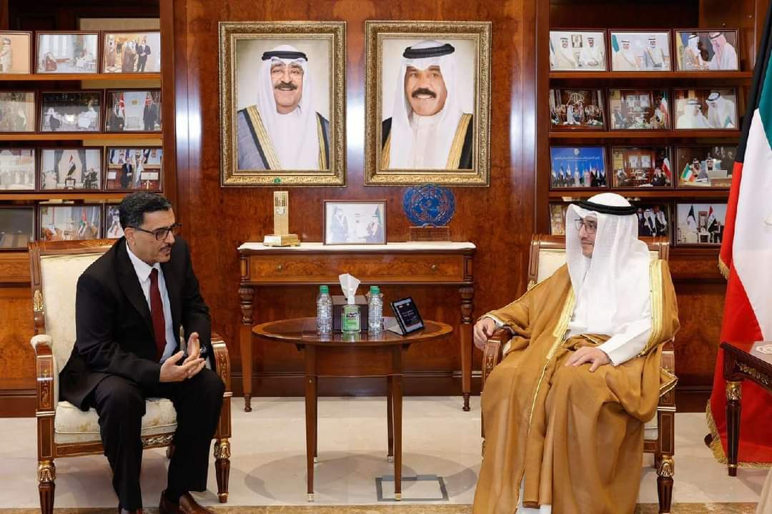 السفير بن سفاع يسلم ولي العهد الكويتي رسالة من الرئيس العليمي