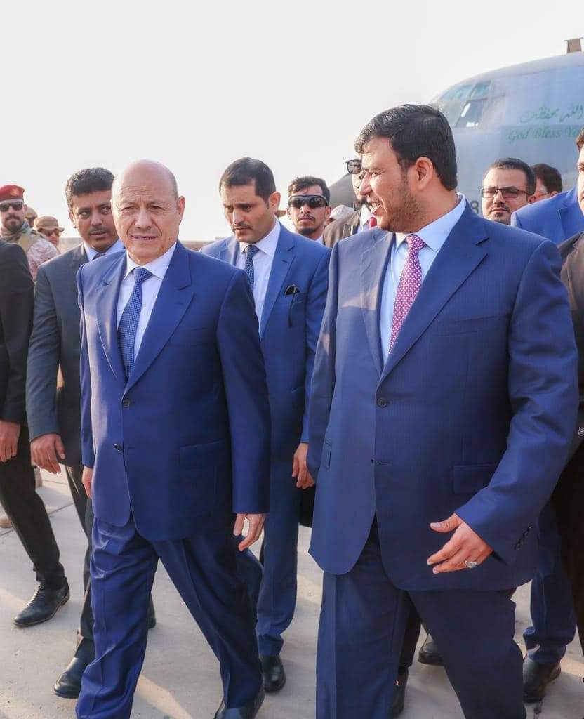 رئيس مجلس القيادة الرئاسي وعضو المجلس عبدالله العليمي يعودان الى العاصمة المؤقتة عدن