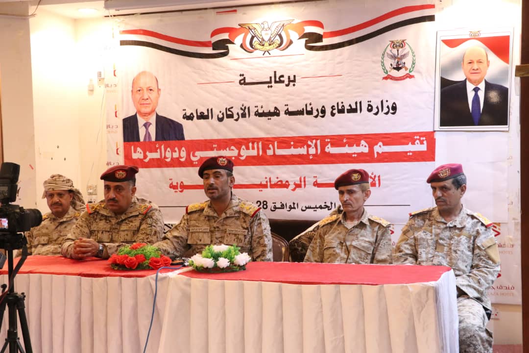 الفريق صغير بن عزيز يعد بدخول صنعاء «سلماً أو حربا» ويتحدث عن «تجارب ماضية مريرة»