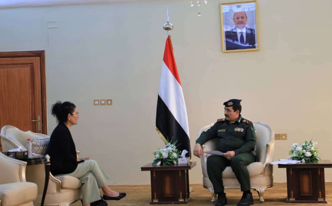 وزير الداخلية يلتقي الخبيرة الدولية في قضايا المرأة والسلام والامن في برنامج الامم المتحدة الإنمائي