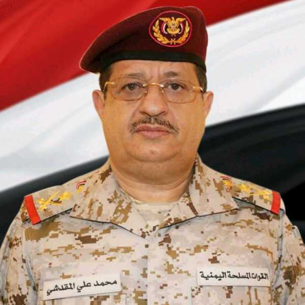 بعد أيام من إقالته .. وزير سابق يغادر العاصمة عدن الى هذه الدولة