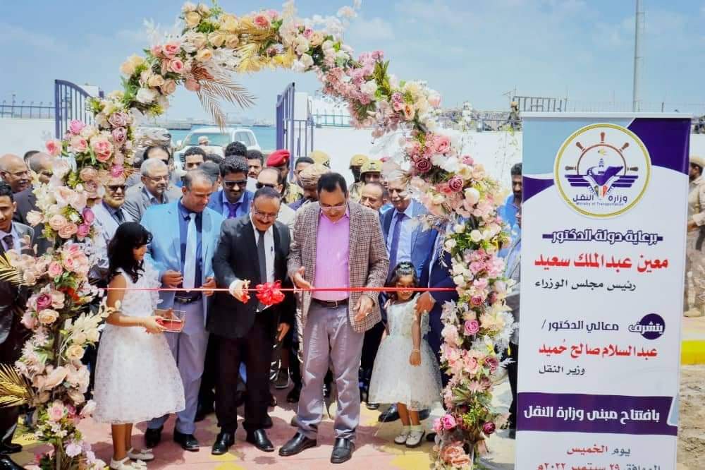 وزير النقل يفتتح مبنى ديوان الوزارة الجديد بعد إعادة تأهيله وتحديثه 