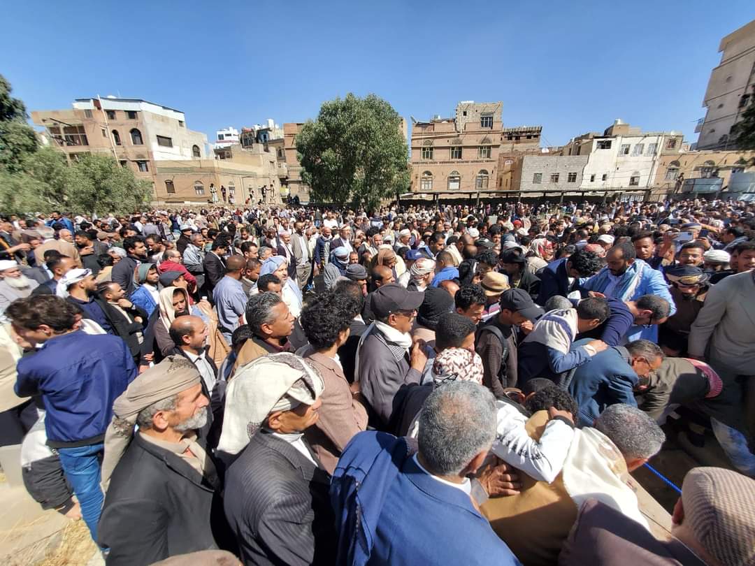 شاهد بالصور... اليمن تودع جثمان فقيدها الدكتور عبد العزيز المقالح بصنعاء(نسخة اضافية)