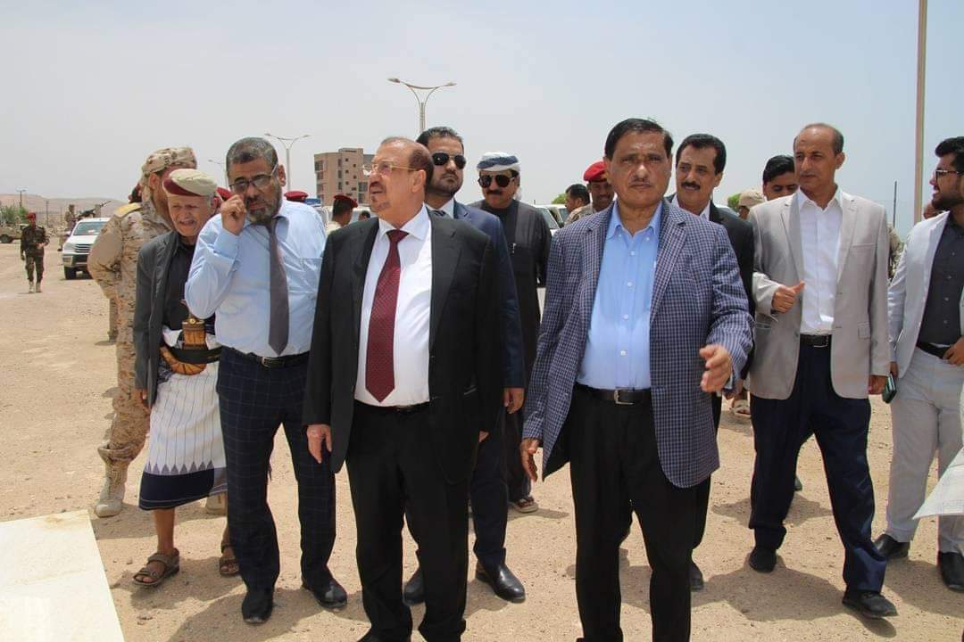 رئيس مجلس النواب يدعو القوى السياسية والمجتمعية في حضرموت إلى التعاون مع المحافظ البحسني