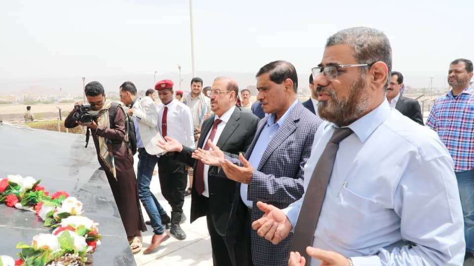 سلطان البركاني يعقد لقاءاً مع السياسيين والقيادات المجتمعية بعد جولة في المكلا