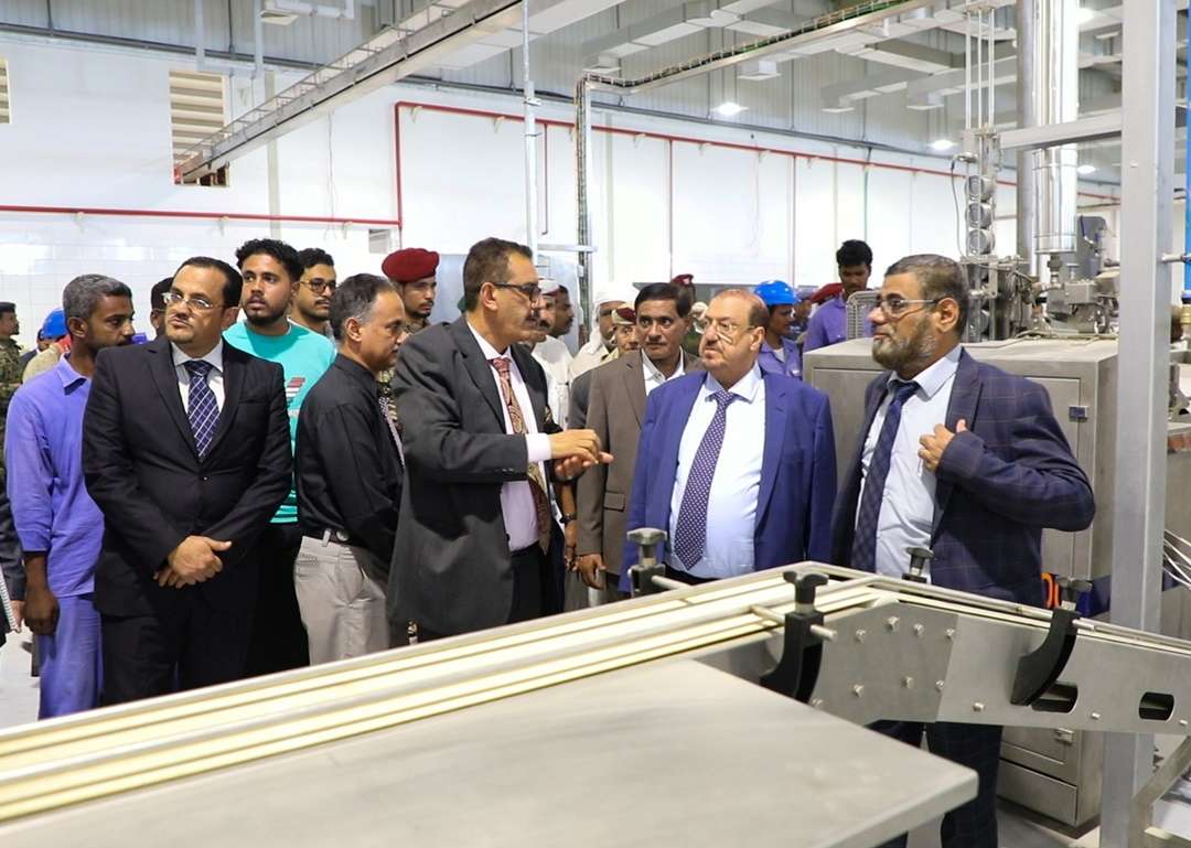 رئيس مجلس النواب ومحافظ حضرموت يطلعان على الأعمال النهائية لتجهيز وتشغيل مصنع الوطنية لتعليب وتغليف الأسماك بالشحر
